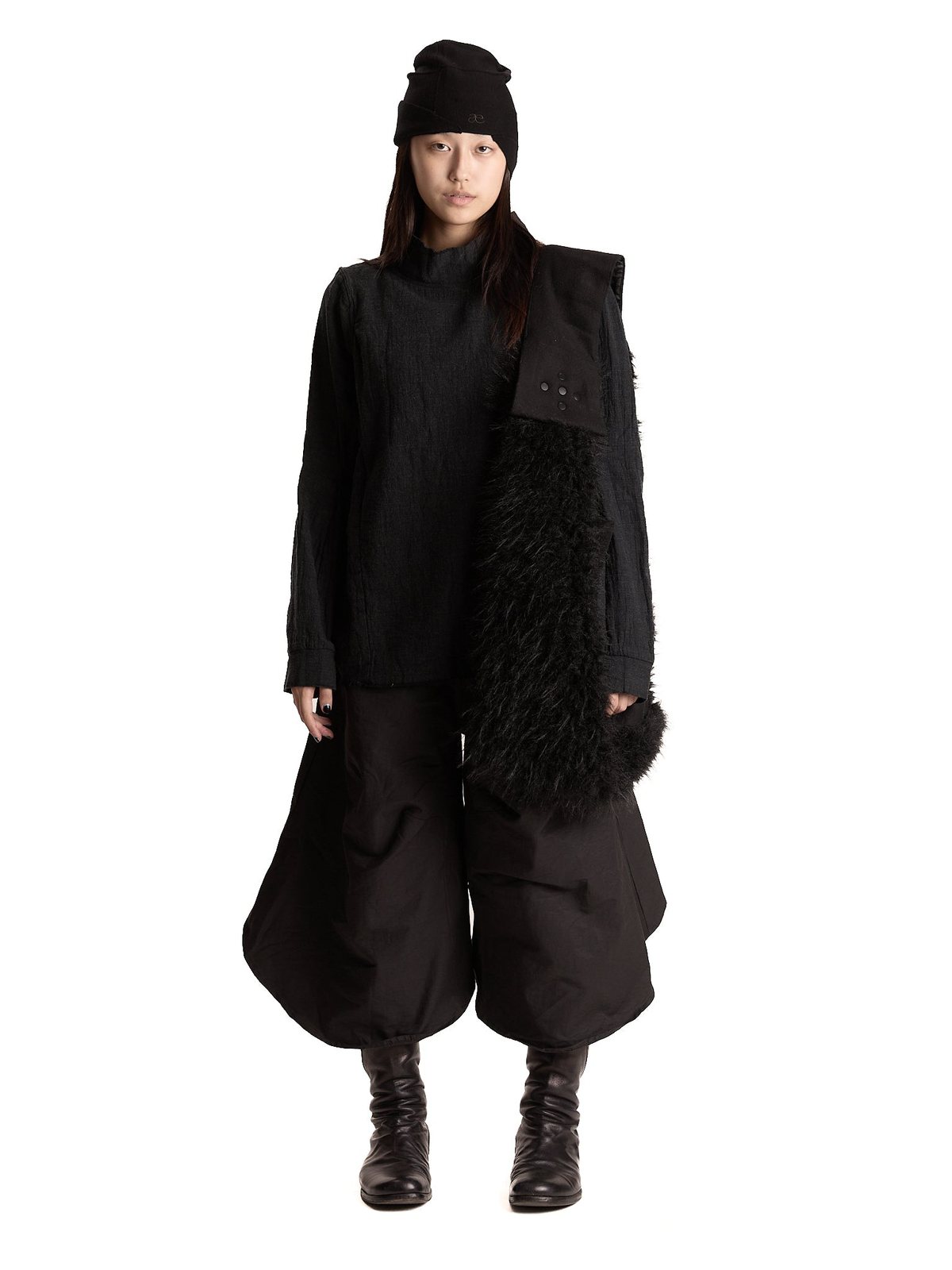 Aenrmous Overfur Embroidered Bag — photo 2